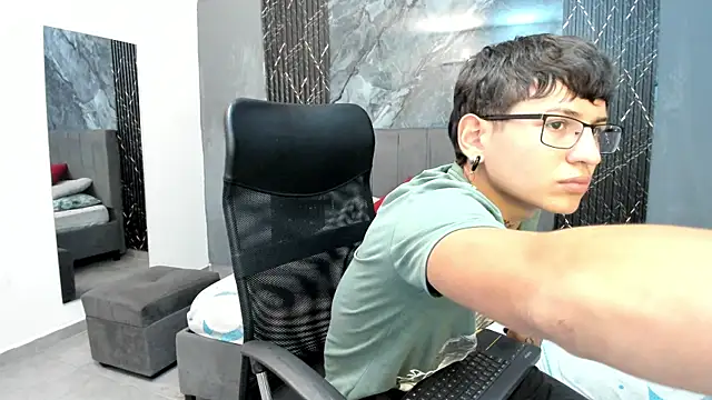 Show modela thebaby_col na web-kameri