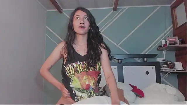 Lucy-Bluesea's Live XXX Chat