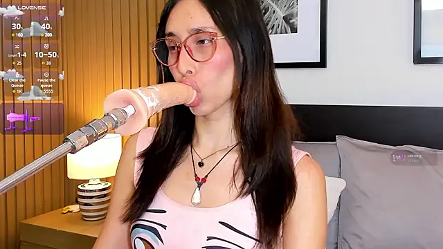 XXX chat uživo modela doll_bella_