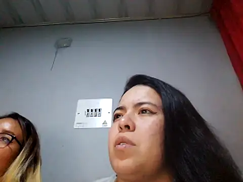 katieeandsharonn's Live XXX Chat