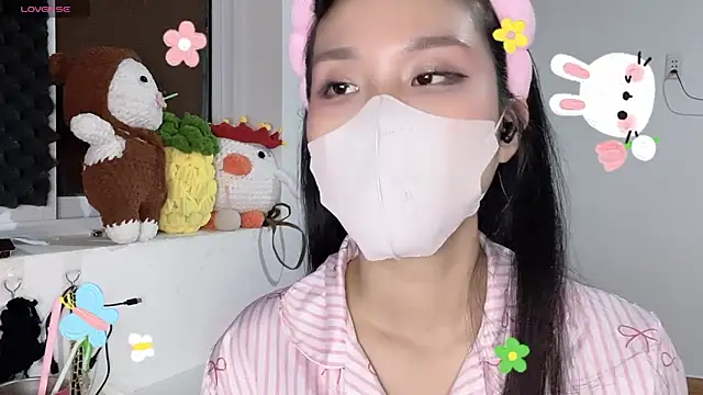 Chatroom XXX en direct de Tieu-May