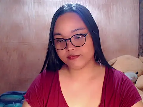 _Lylia: διαδικτυακό σόου στην κάμερα