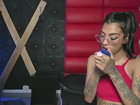 Chat +18 de KarlaSlutSkinny__ ao vivo