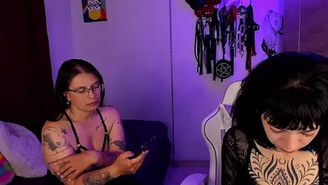 Pokazy przed kamerką – dungeongirls