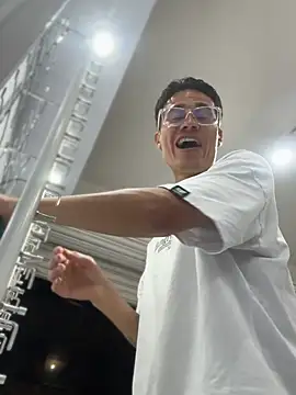 TavoHot_: διαδικτυακό σόου στην κάμερα