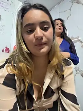 Chat XXX en directo de Antonella_Julieta