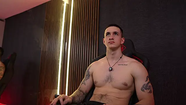 JacksonOlsenn লাইভ XXX চ্যাট