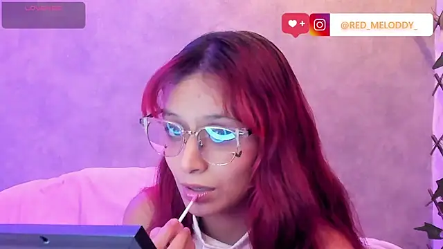 XXX chat uživo modela RedMeloddy