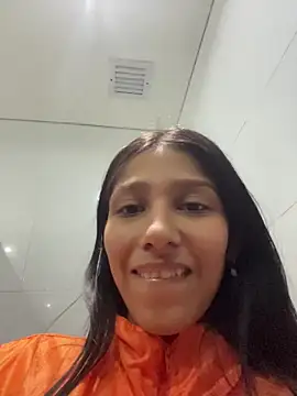 Anitta__LS: διαδικτυακό σόου στην κάμερα