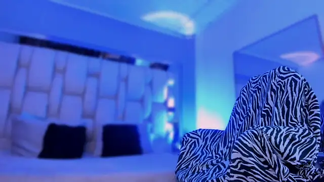 revenmiller_ élő XXX-chatje