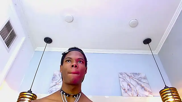 Show modela Santiago_Ortiz_ na web-kameri