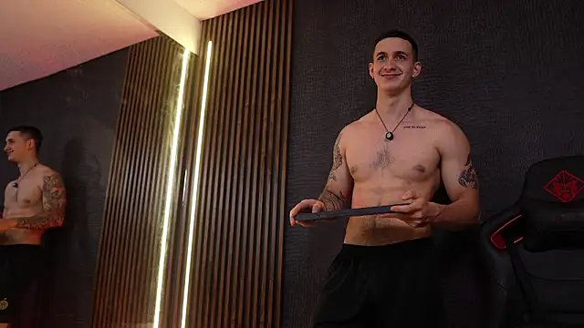 JacksonOlsenn Chat XXX in diretta