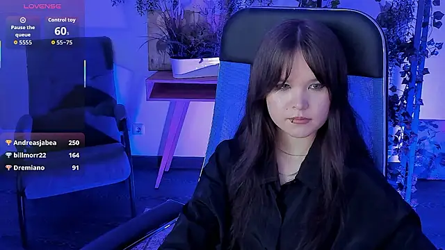 Elainebeness élő XXX-chatje