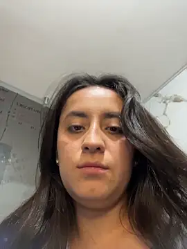 Antonella_Julieta Adlı Modelin Canlı XXX Sohbeti