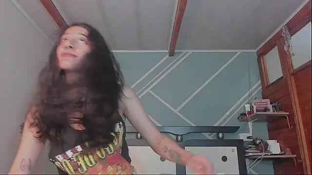 Lucy-Bluesea's Live XXX Chat