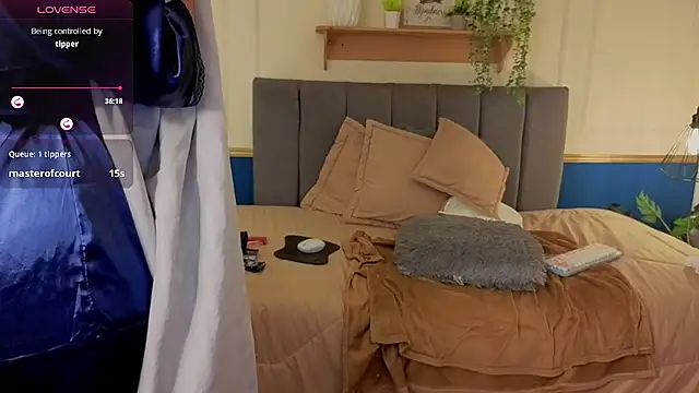 Онлайн чат XXX Selena_Noir