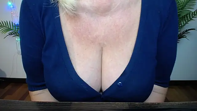 BlondyLeeBest élő XXX-chatje