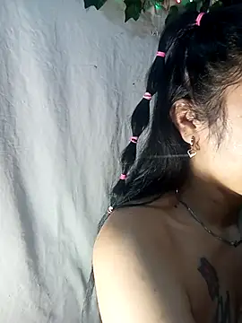 laurahotdirty Chat XXX live