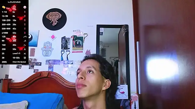 Show modela DannyPhantom555 na web-kameri