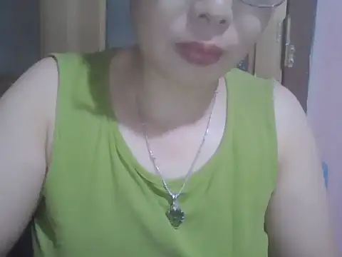 Hachi077 在線直播表演