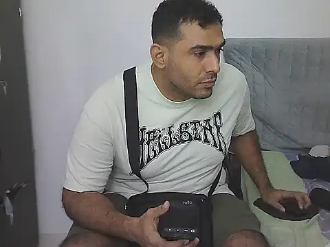 AlphaLatinoBear 现场XXX聊天