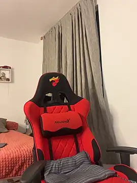 Ezzio_Scolaro 现场XXX聊天