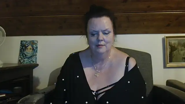 Chat +18 de TiffanyMature ao vivo