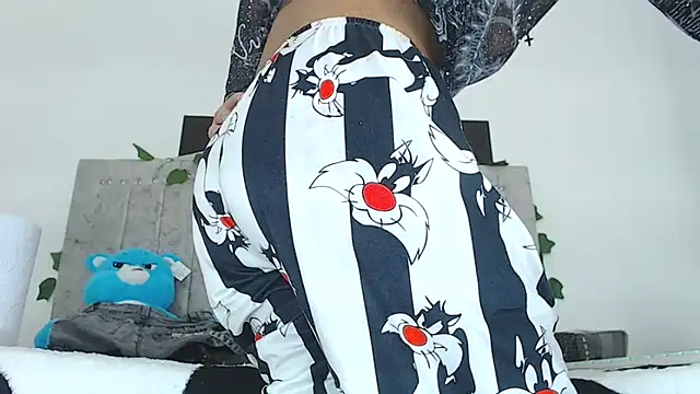 Chat +18 de Tinyy_Star ao vivo