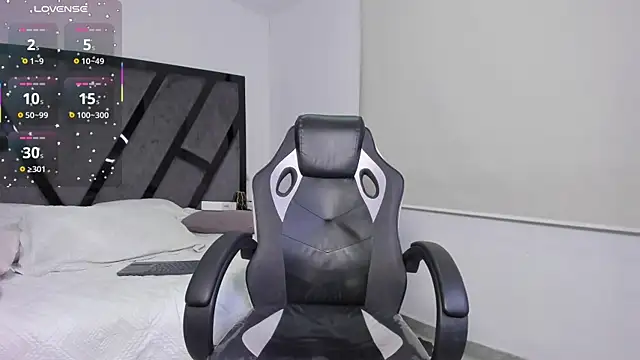 Chat +18 de AdharaCruzz_ ao vivo