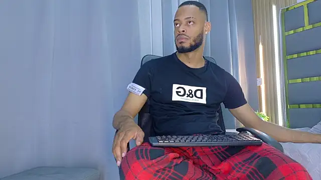 Oliver_bigblack_cock Chat XXX in diretta