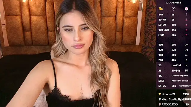 KiaraCarter Adlı Modelin Canlı XXX Sohbeti