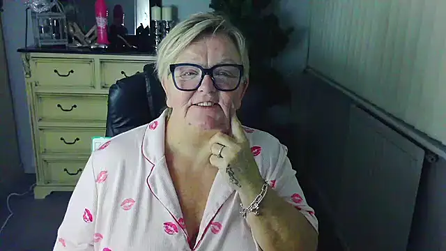 BridgetBlueEyes' Live XXX Chat