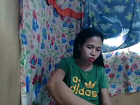 PinaySkinnyGirl Adlı Modelin Canlı XXX Sohbeti