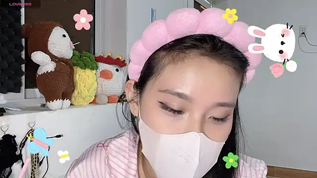 Tieu-May Adlı Modelin Canlı XXX Sohbeti