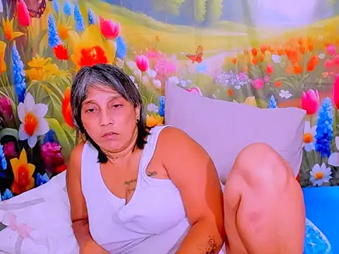 indianroxy Adlı Modelin Canlı XXX Sohbeti