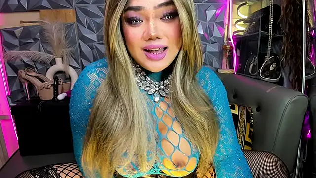 AlwaysHornyMia Pertunjukan Webcam