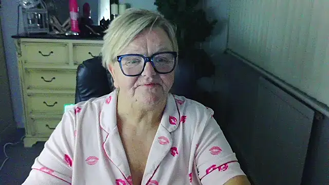 BridgetBlueEyes: вебкам-шоу