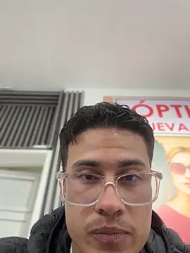 Вебкам-шоу TavoHot_