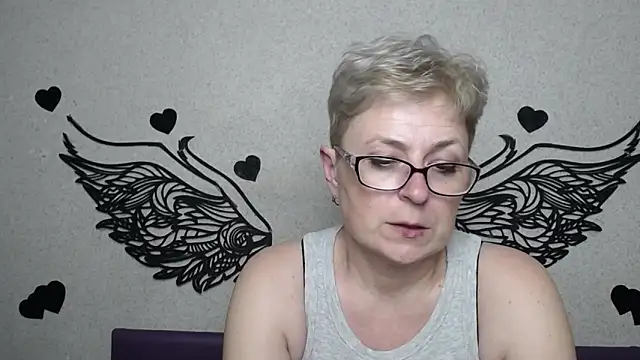 EmiliaGree's Live XXX Chat