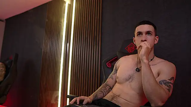 Pokazy przed kamerką – JacksonOlsenn