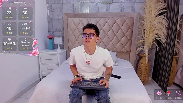 TylerCross_ Webcam show