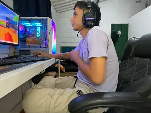 Max_TheHorseDick webkamerás műsora