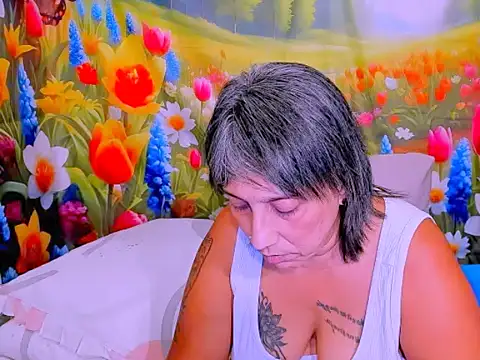 indianroxy live XXX chat