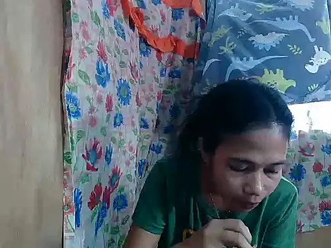 PinaySkinnyGirl live XXX chat