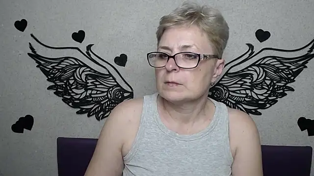 EmiliaGreen Live XXX chat