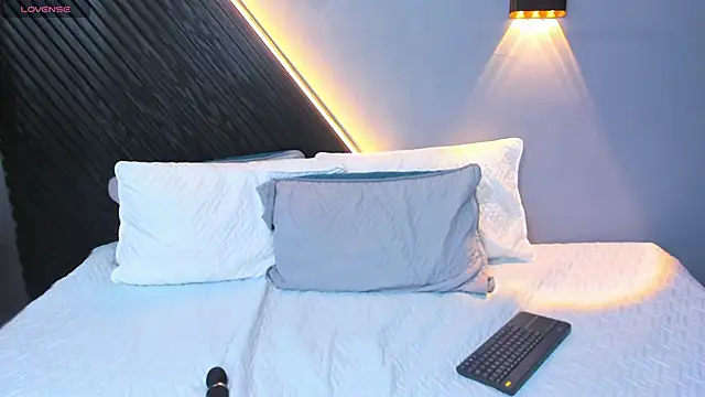 Show de Laia_and_Aloby na webcam