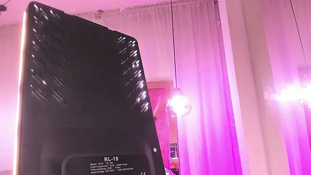 XXX chat uživo modela shantal_cooper_