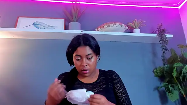 Natasha_Luxy Show in webcam