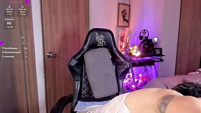 แชท XXX สดของ LilyRobertts