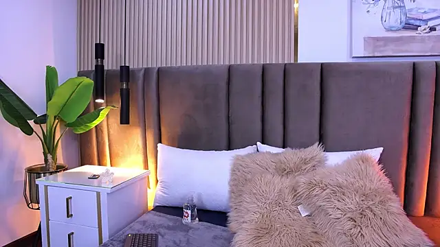 SaraLugo Adlı Modelin Canlı XXX Sohbeti